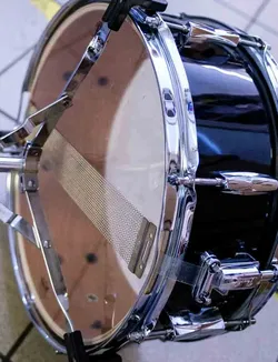 Pearl Snare Drum mit Ständer, schwarz, 14