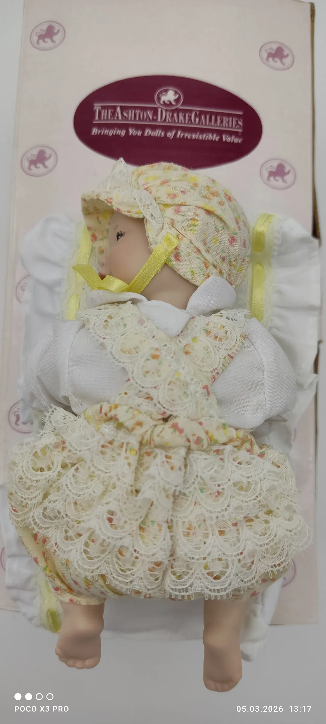 Ashton Drake Porzellanpuppe 'Lisa' | Sammlerstück – Bild 5