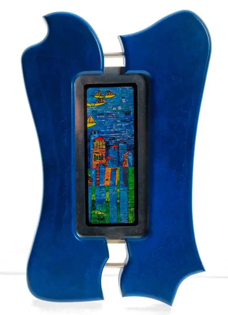 Hundertwasser Motiv „Schiffe/City in Blau“ Druck im blauen Deko-Rahmen - Bild 1