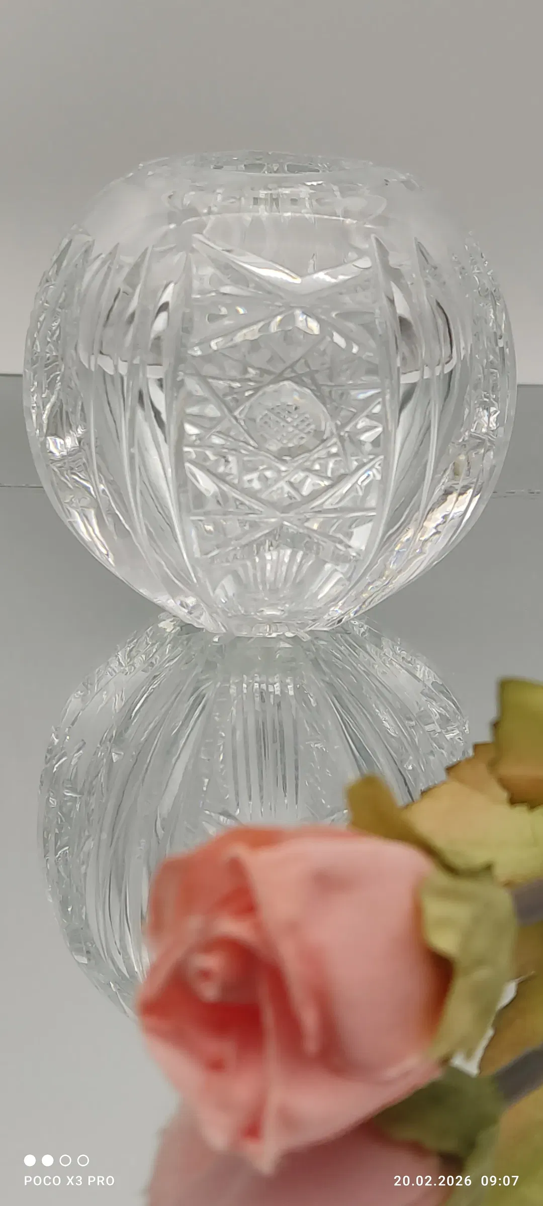 Kleine Kristallvase mit Blumenmotiv - Bild 4