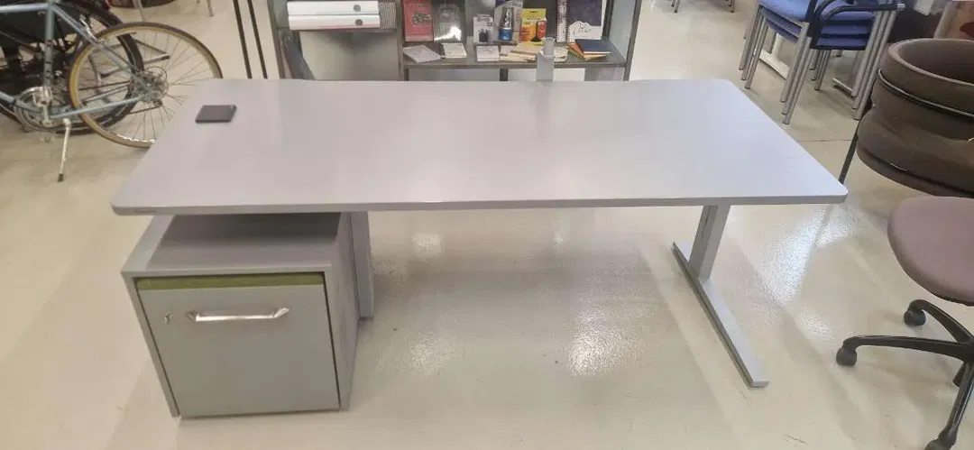 Schreibtisch Neudörfler mit inkludierten Rollcontainer - 180 x 80 cm - Möbel - Bild 3