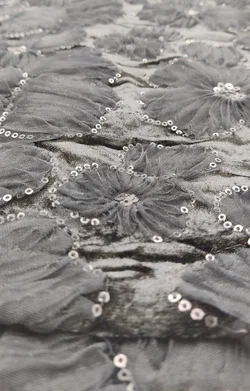 ZARA Damen Samt-Minikleid mit 3D Blüten schwarz Gr. XL - Bild 4