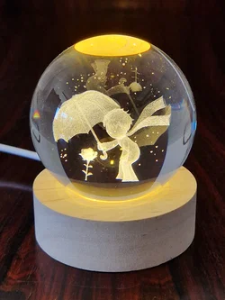 3D Kristallkugel mit LED – USB Dekoleuchte – Motiv: Person mit Regenschirm & Rose - Bild 1