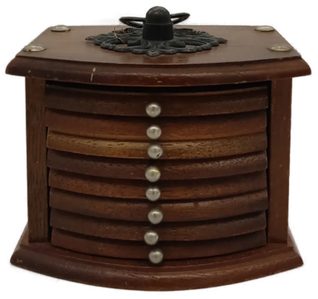 Vintage Untersetzer-Set aus Holz mit Halter • 6 Stück • Orientalisches Design • mit Kork-Inlay - Bild 1