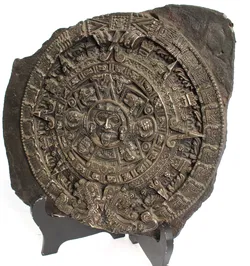 Azteken Sonnenkalender – Wandrelief 36 x 31 cm – Kunststein Deko mit Holzständer - Bild 3