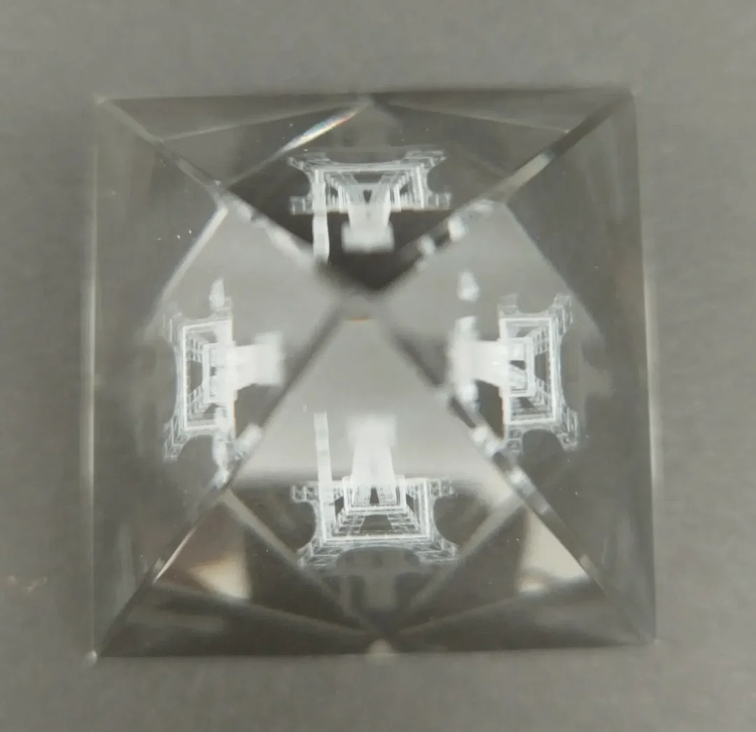 Souvenirs de Paris, Eiffelturm Pyramide - Kristallglas / 5x5x5cm – Bild 3