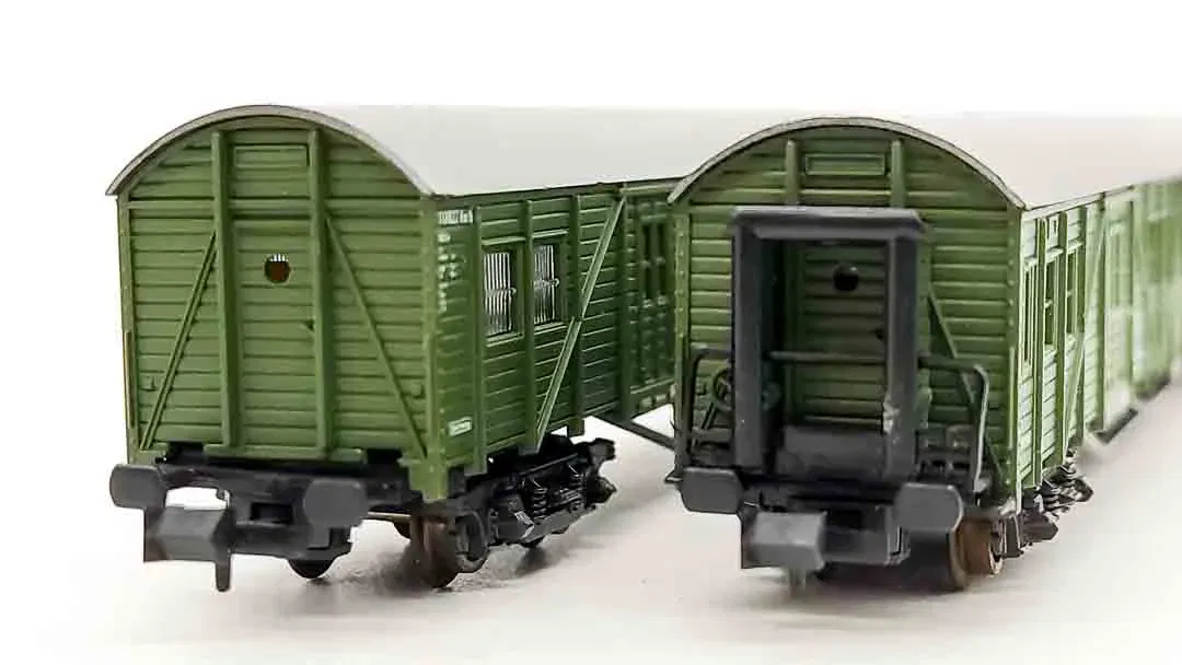 Roco Spur N 2 Stück 02372A DB Behelfspackwagen MDyge Ep.4 - Bild 4