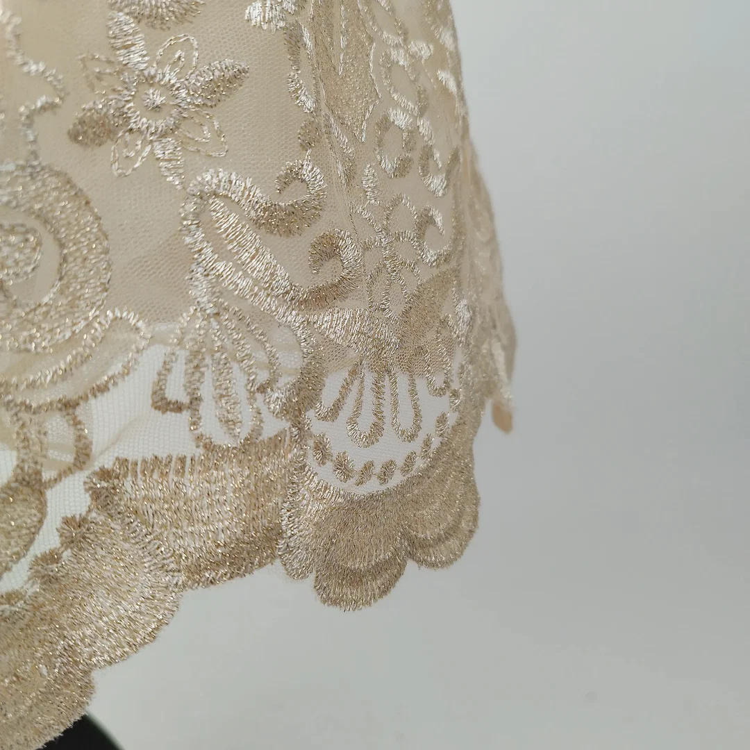 Spitzenkleid Chi Chi London Champagner | Festlicher Charme – Bild 6