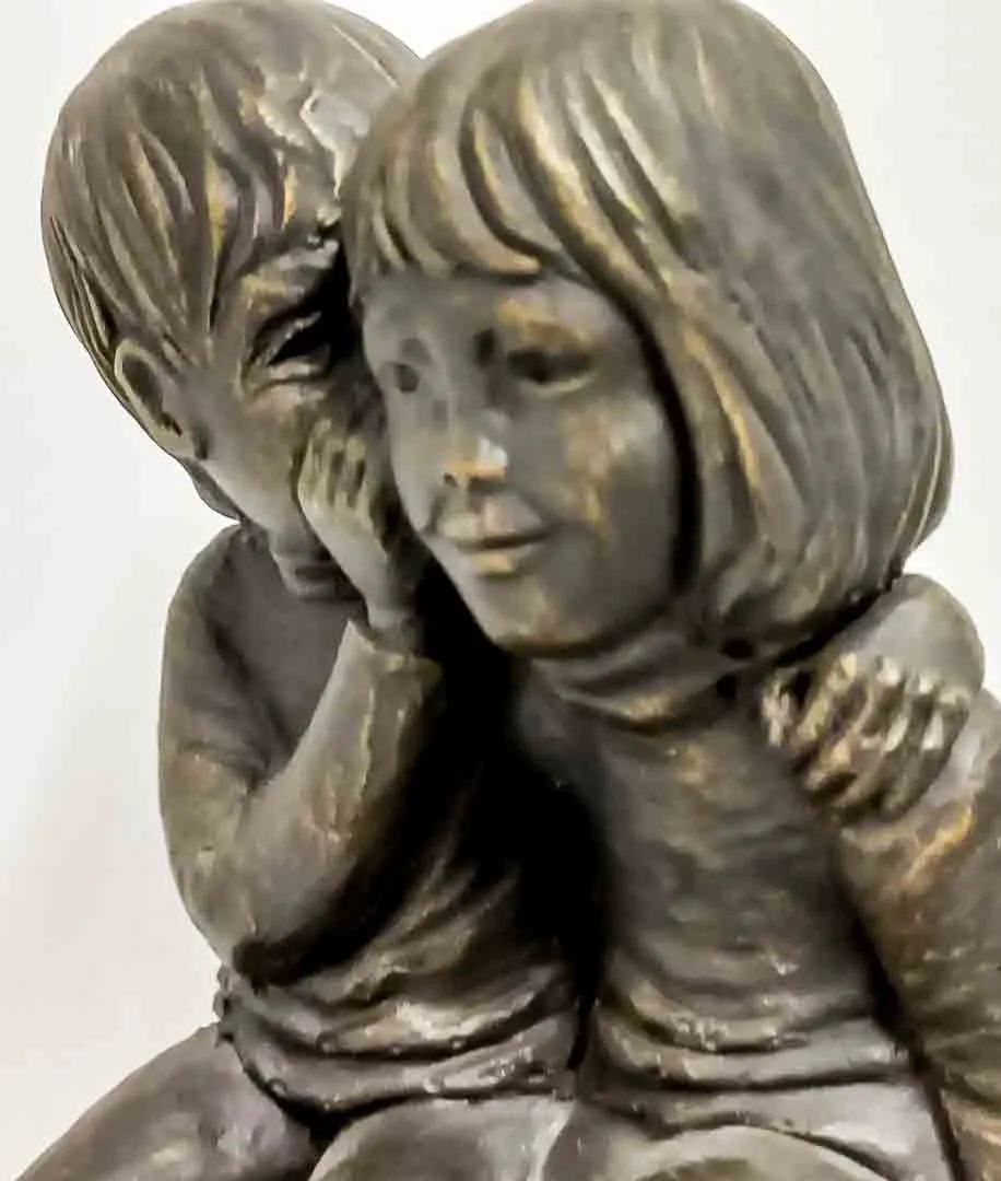 Vintage Skulptur "Flüsterndes Pärchen" ca. 21 cm Bronze-Optik 1,9 kg – Bild 3