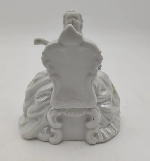 Porzellanfigur - Frau mit Renaissance Gitarre – Bild 4