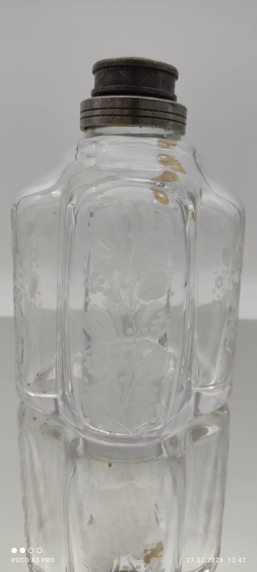 Handgefertigte Glasflasche Transparent | Blumen-Schliff – Bild 2