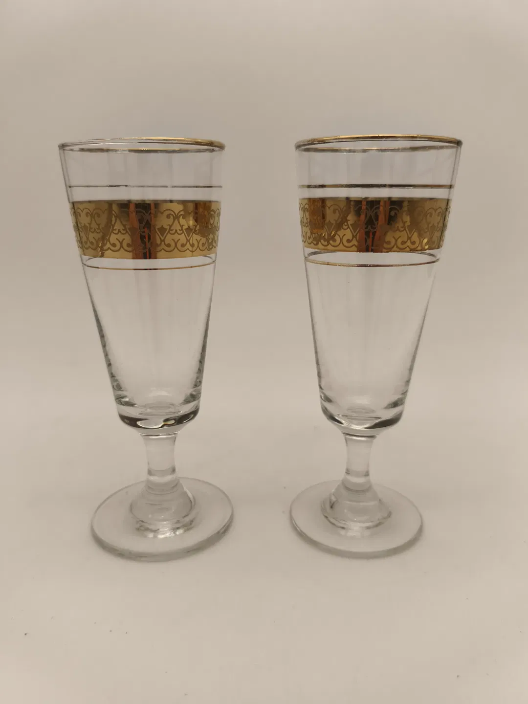 2 Gläser mit Goldverzierung, Weihnachten, Sylvester - Bild 1
