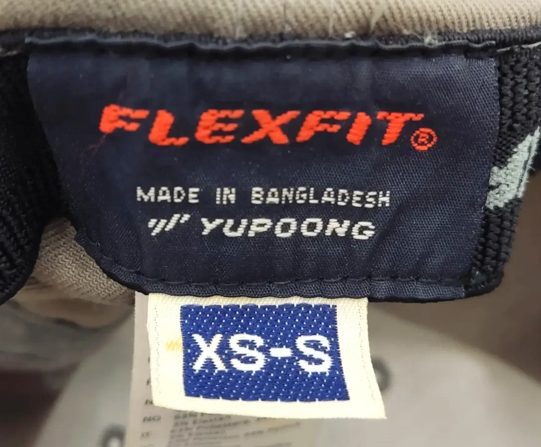 Yupoong FLEXFIT Schildkappe oliv/grau – Bild 5
