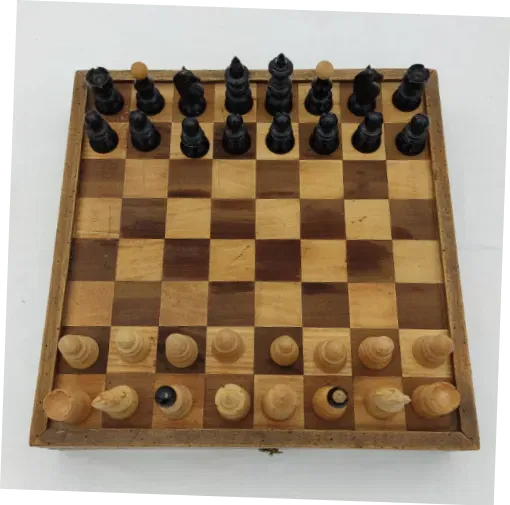 Altes  Schach/Mühle Spiel aus Holz - Bild 1