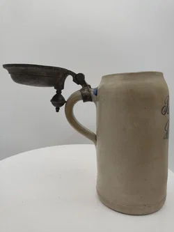 Bierkrug Brauerei Lohmer Steinzeug, Geprägter Zinndeckel 1 L  | Mit Charakterspur - Bild 11
