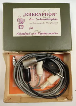 Akkordeon von SCANDALLI BREVETTO mit Sax-Klappen perlmutt inkl. Tragekoffer & 2 Mikrofone - Bild 11