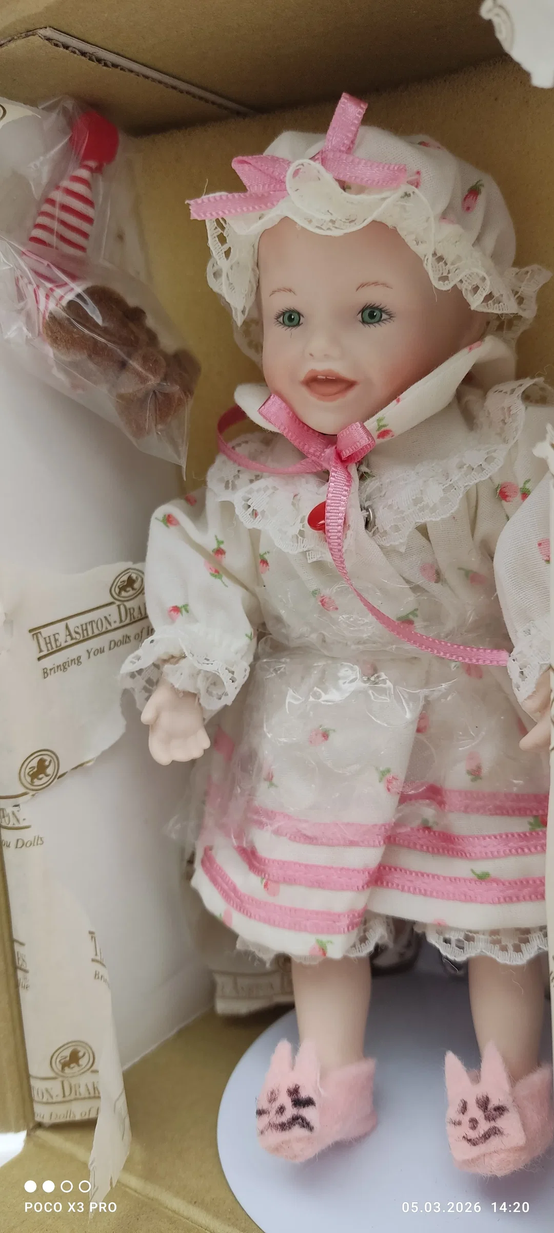 Ashton Drake Porzellanpuppe 'Sarah' | Originalverpackt – Bild 4