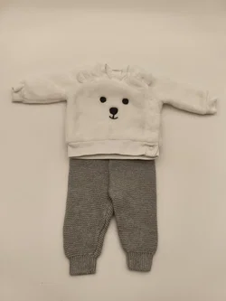 2 Sets: Baby-Hosen mit Oberteil, Gr. 50/56 - Bild 1