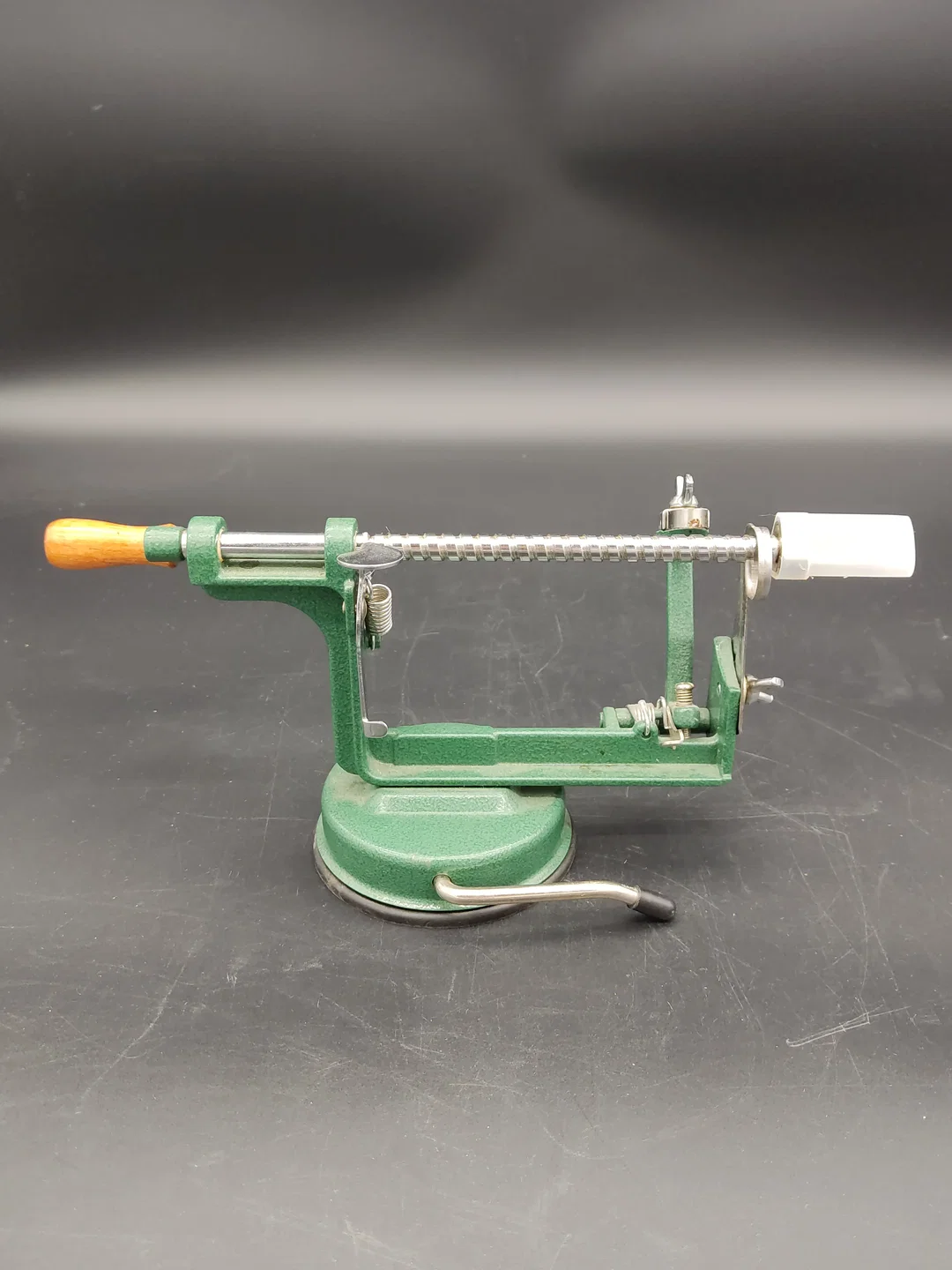 Vintage Apfelschäler aus Aluminium, Emaille und Gusseisen  – Bild 3
