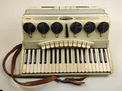 Akkordeon von SCANDALLI BREVETTO mit Sax-Klappen perlmutt inkl. Tragekoffer & 2 Mikrofone - Bild 1