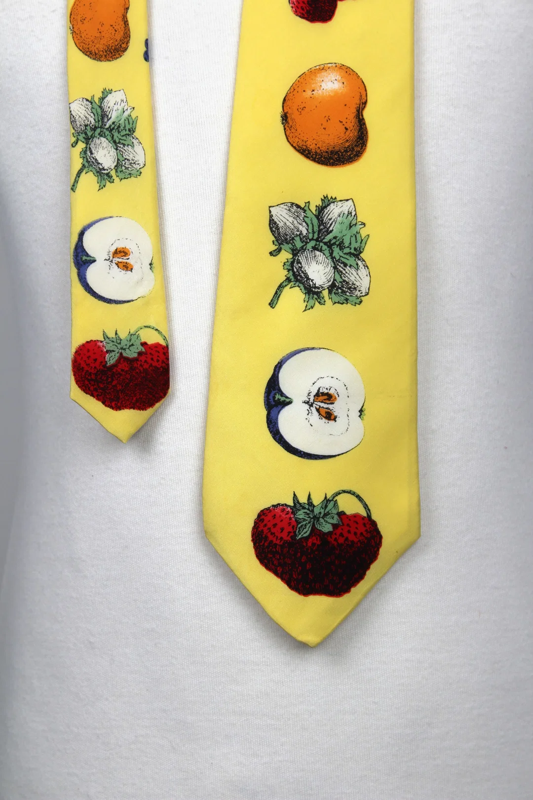 Luxus Vintage Fornasetti Milano Seidenkrawatte "Frutta", Made in Italy – Bild 2